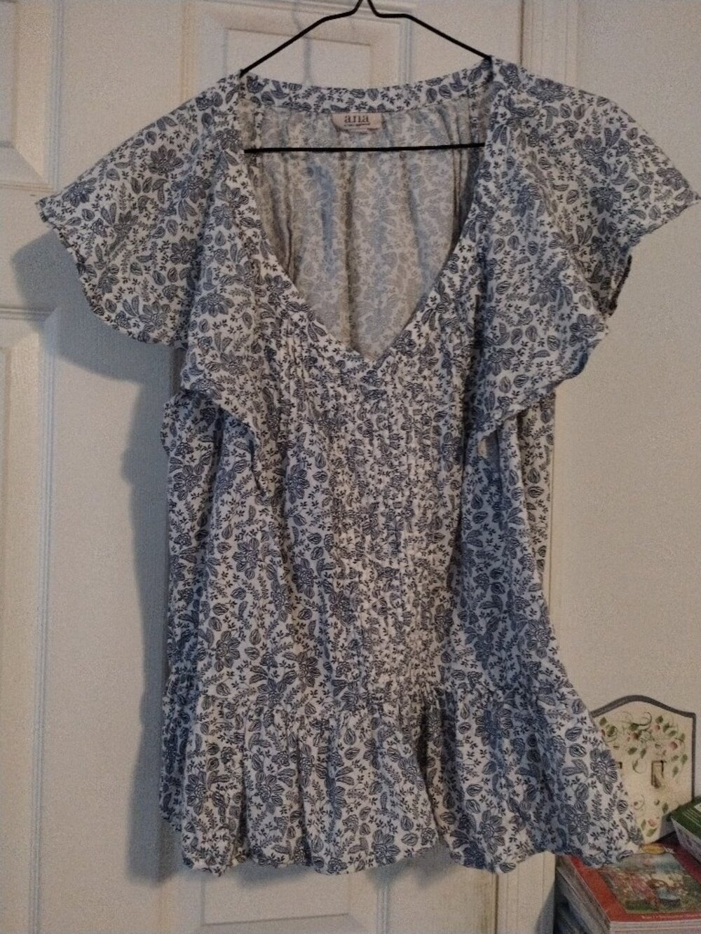 a.n.a. baby doll style blue & white floral top with flutter sleeves,size- L